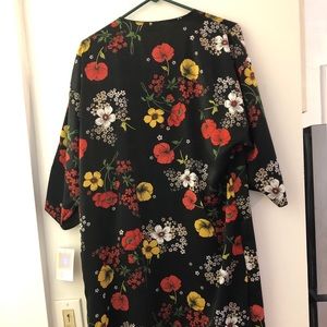 NWT Lularoe Shirley with a gorgeous floral design